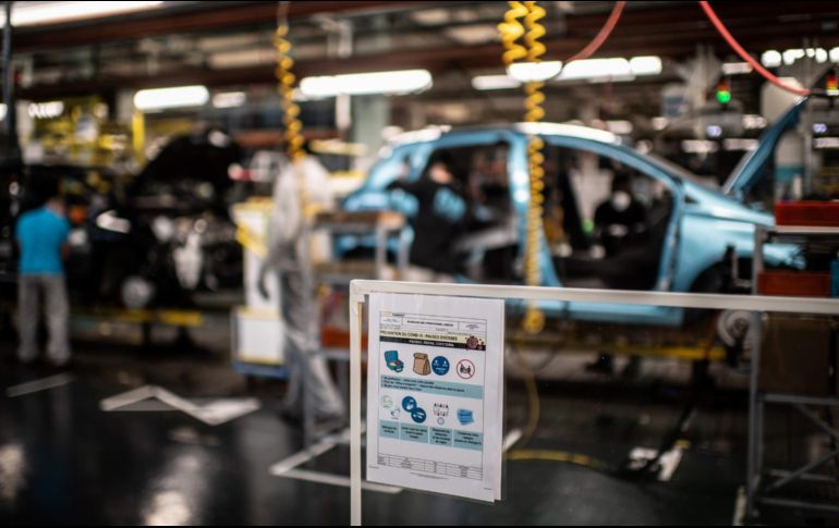 Uno de cada cuatro puestos del sector manufacturero es creado por las armadoras de autos. AFP/M. Bureau