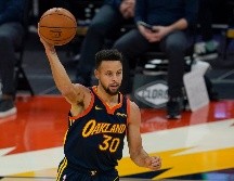 BRILLANTE. Stephen Curry encestó 26 puntos, 11 rebotes y siete asistencias. AP