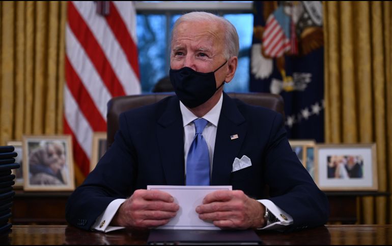 Biden ha aprobado una serie de medidas migratorias dentro del paquete con 17 órdenes ejecutivas que ha firmado tras instalarse en la Casa Blanca. AFP / J. Watson