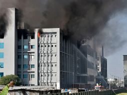 Al menos cinco personas murieron en un incendio en las instalaciones del Instituto Serum de India, el mayor fabricante de vacunas del mundo. AFP