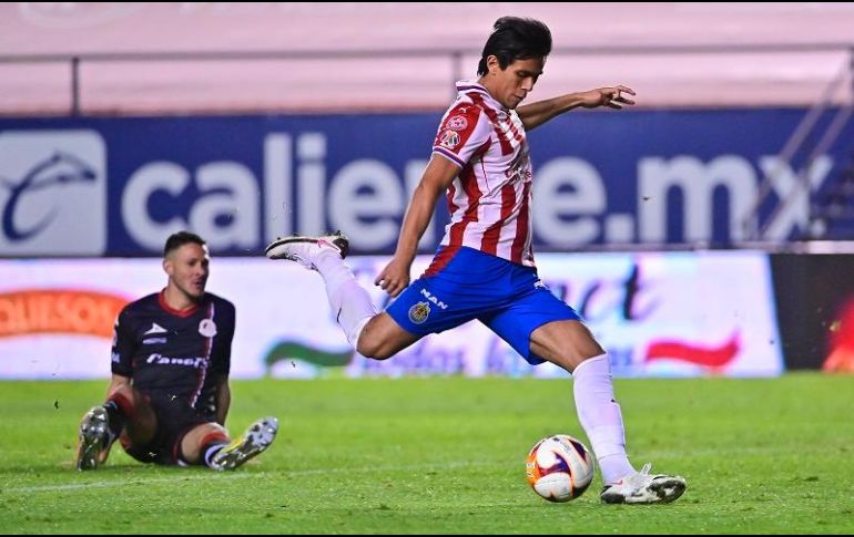 José Juan Macías aprovechó un error defensivo de los rivales para anotar su primer gol del torneo. IMAGO 7