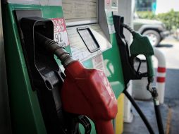 La gasolina de bajo y alto octanaje tuvo incrementos quincenales de 3.26% y 2.53%. EL INFORMADOR/ ARCHIVO