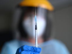 AMLO reitera que su gobierno no ejerce un monopolio en la aplicación de vacunas, por lo que cualquier gobierno estatal o empresa privada pueda comprar el biológico, pero advierte que no es fácil conseguirla. AFP / I. Fassbender