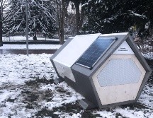 Cada cápsula cuenta con una capa termal para aislamiento, páneles solares que permiten que tenga energía y un sensor que permite a las autoridades saber cuando hay alguien ocupándolas. FACEBOOK / Ulmer Nest