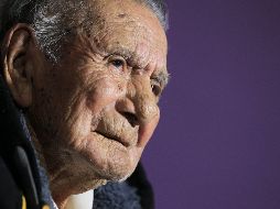 Residente en Ciudad de Juárez, don Manuel da algunos consejos para vivir muchos años: trabajo duro y llevar una vida sin vicios. EFE / L. Torres