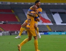 Carlos González y Javier Aquino celebran el primer gol del encuentro. IMAGO 7/S. Bautista