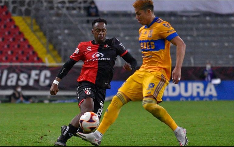 Renato Ibarra, de Atlas (i), durante el juego. IMAGO 7/S. Bautista