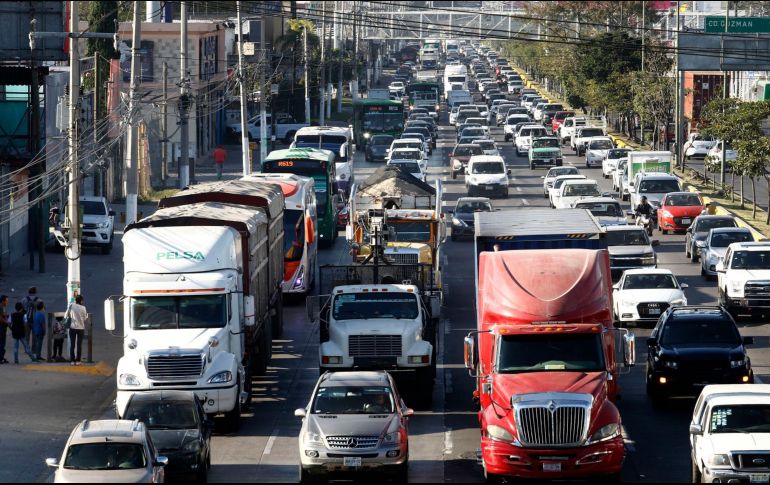 Para 2021, el Banco de México calcula un incremento en el Producto Interno Bruto (PIB) del 3.7 por ciento, lo cual es favorable para la industria del autotransporte, el cual desplaza 56% de las mercancías dentro del país. ESPECIAL