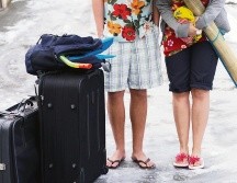 MALETA LISTA. Poductos sanitizantes, con el cubrebocas como un básico, deben formar parte de tu equipaje.