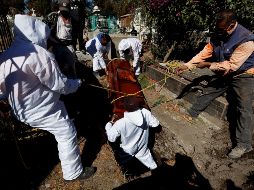 Desde que empezó la pandemia la última semana de febrero de 2020, México acumula 1.7 millones de enfermos y roza los 150 mil decesos. EFE/ J. Méndez