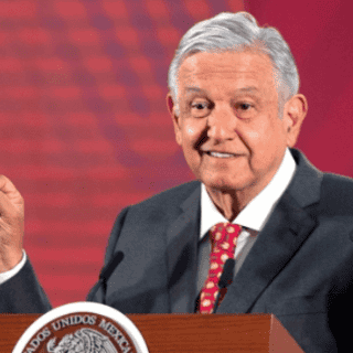 AMLO y sus amuletos contra el COVID-19 que no funcionaron