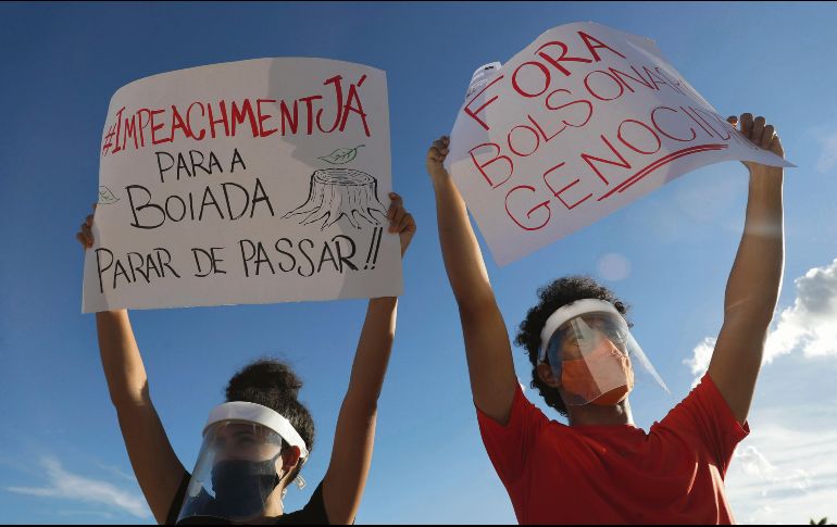 EXIGENCIA. Brasileños exigen la dimisión del presidente por el manejo de la pandemia. AP