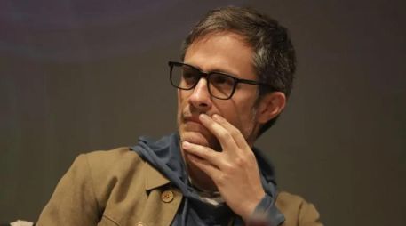 Según Bella de la Vega, Gael García no se fue a despedir de su padre en lecho de muerte. NTX / ARCHIVO