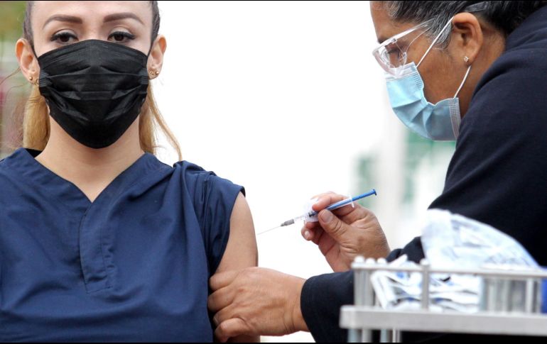 Aún no hay certeza de que se puedan comprar las vacunas contra el COVID-19. AFP/ARCHIVO