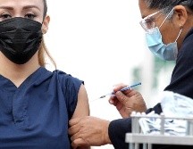 Aún no hay certeza de que se puedan comprar las vacunas contra el COVID-19. AFP/ARCHIVO