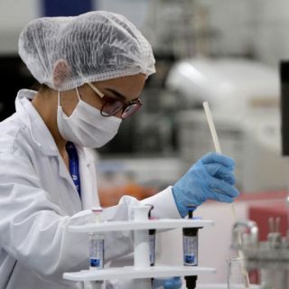 AMLO anuncia llegada de 24 millones de dosis de vacuna rusa