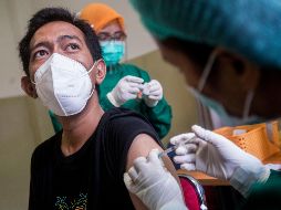 El país más golpeado por la pandemia del sudeste asiático y que acumula más de 28 mil muertes hasta la última semana de enero, ha decidido vacunar a los jóvenes primero. AP / B. Bakkara