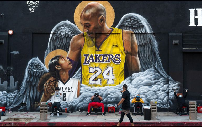 A un año de la muerte de Kobe Bryant, se le recuerda a la leyenda del basquetbol de todas las manera posibles. AP / D. Dovarganes