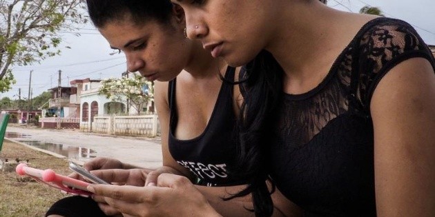 AT&T, interesada en licitaci&oacute;n de espectro radioel&eacute;ctrico del IFT