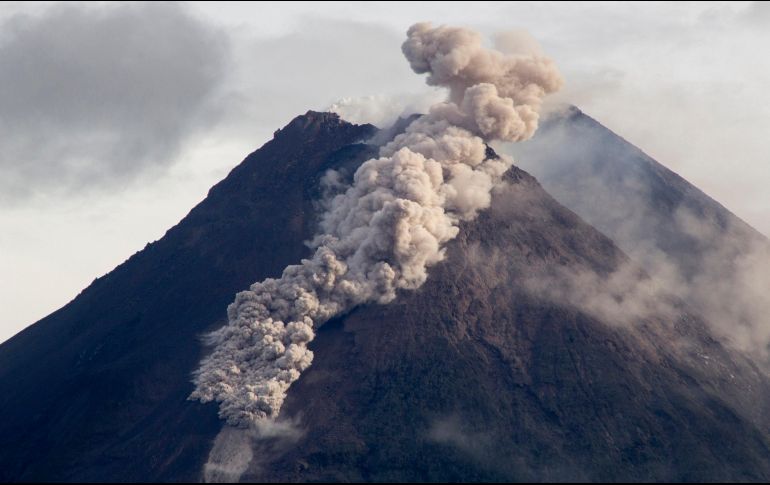PELIGRO. La última gran erupción del Merapi, en 2010, causó 347 fallecidos. AP