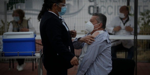 COVID-19: Pese a inicio de vacunaci&oacute;n, estiman el doble de muertes este a&ntilde;o