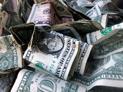 En operaciones al menudeo, CitiBanamex abre vendiendo el dólar en 20.64 pesos, 21 centavos más que ayer. AP/ARCHIVO