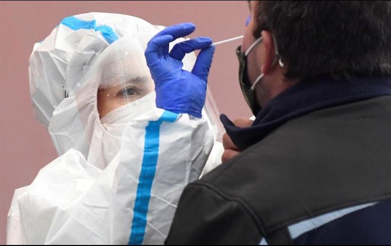 Regeneron espera que su tratamiento también sea eficaz contra la variante brasileña, ya que esta última tiene mutaciones similares a la británica. EFE/ARCHIVO