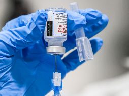 El experto mexicano subraya que es recomendable no vacunarse contra COVID-19 si el paciente ha sufrido en el pasado reacciones alérgicas con vacunas de otros tipos. EFE / T. Shutterstock