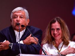 La historiadora y esposa del Presidente dice que han recibido desde cartas, oraciones hasta ''vibras'', dietas y recetas para curar enfermedades respiratorias. AFP / ARCHIVO