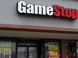 GameStop bajó casi un 36 % después de que aplicaciones de corretaje libres de comisiones como Robinhood y TD Ameritrade restringieran las transacciones de sus usuarios. EFE/C. Gunther