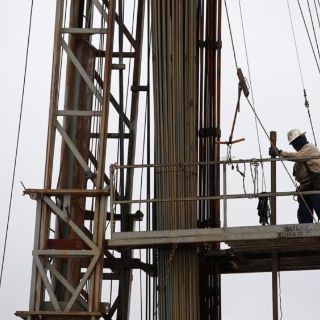 Petróleo registra ligera baja por temores sobre demanda