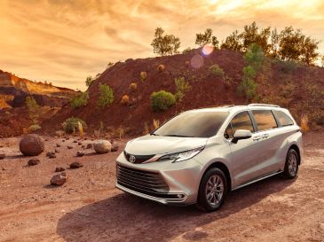 Toyota Sienna Híbrida 2021, equipo y precio para México