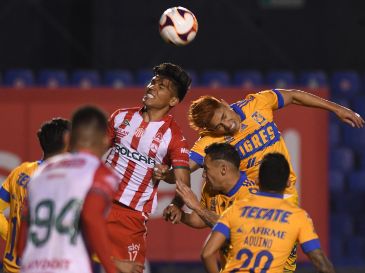 Carlos Salcedo anotó el gol del empate al minuto 44. IMAGO7