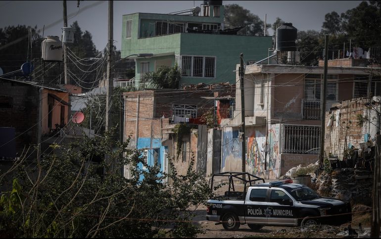 El miércoles, tres jóvenes de menos de 23 años de edad fueron asesinados en los límites de Tlaquepaque y Guadalajara. Las autoridades reforzaron la  presencia policíaca después del hecho. EL INFORMADOR/F. Atilano