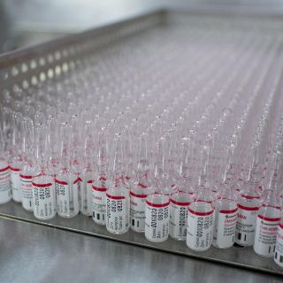 Los cuatro desafíos para los productores de vacunas anti-COVID-19