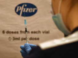 La vacuna, que debe ser administrada en dos dosis, ha demostrado una efectividad del 95%. AFP / O. Scarff