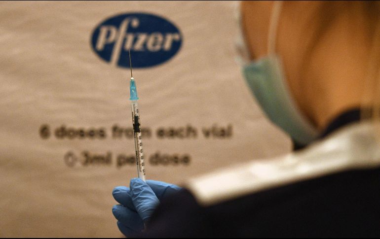 La vacuna, que debe ser administrada en dos dosis, ha demostrado una efectividad del 95%. AFP / O. Scarff