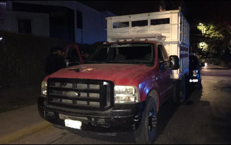 Elementos de la Policía de Guadalajara interceptan y logran la captura de los ladrones en avenida Rubén Darío y Montevideo. ESPECIAL