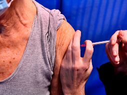 Tedros también pide nuevamente que el mundo se una para garantizar que en los 100 primeros días de 2021 la vacunación de sanitarios y personas mayores haya dado comienzo en todos los países del planeta. AFP / F. Tanneau