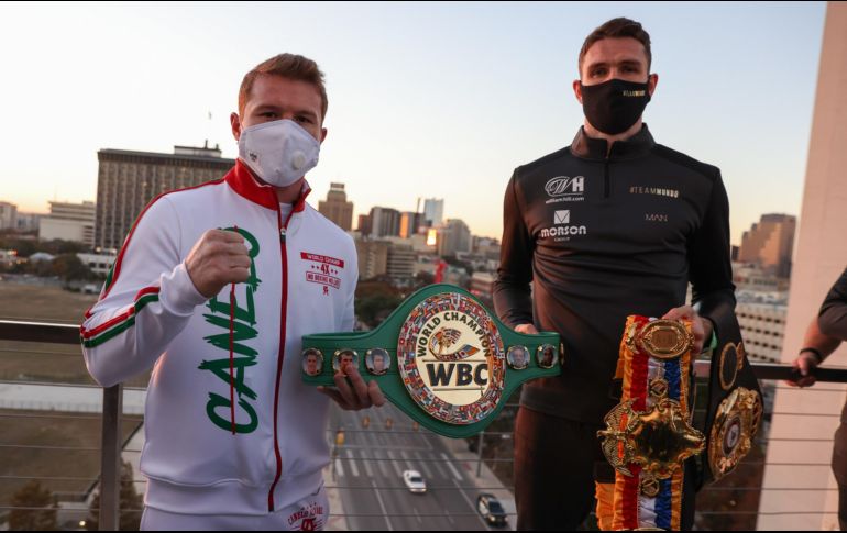 ''No creo que alguien pueda vencerlo. Podría perder si sigue subiendo de peso, pero no creo que suba más. Su defensa es muy buena'', aseguró Callum Smith (D). EFE / ARCHIVO