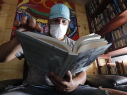Un buen libro puede colaborar a que el confinamiento por el COVID-19 sea más leve y entretenido. EFE / ARCHIVO