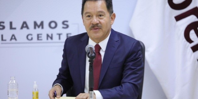 COVID-19: En M&eacute;xico hay quienes creen en ''el chupacabras'' y no en la vacuna rusa, dice diputado de Morena