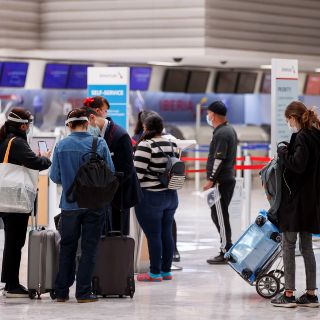 México alerta de crisis económica por suspensión de vuelos de Canadá