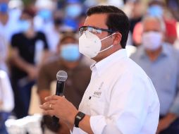 A través de su cuenta de Twitter, señaló que presenta síntomas leves y que se encuentra bien; ''respetaré todas las medidas necesarias'', escribió el viernes. TWITTER / @AntonioEcheG