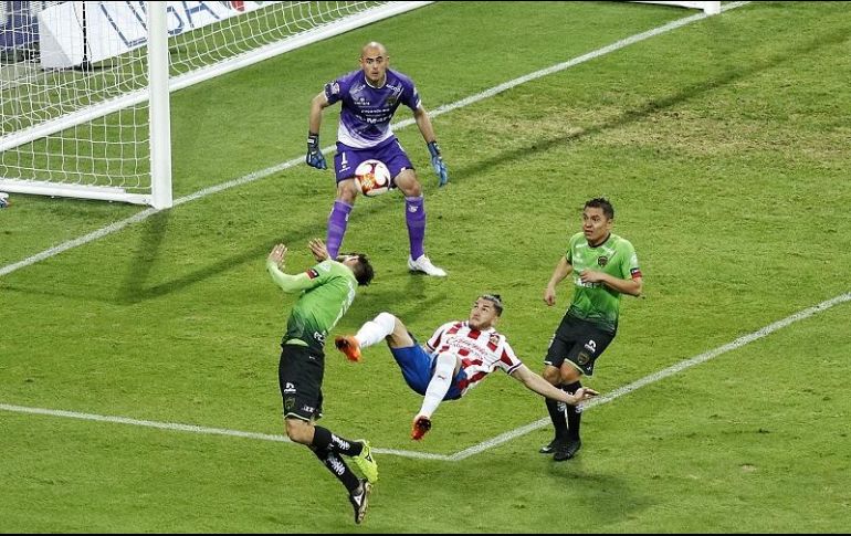 Chivas no ha encontrado la llave para llegar con peligro al área rival. IMAGO7/E. Müllen