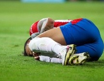 Alexis Vega, de Chivas, resultó lesionado durante el juego. IMAGO7/F. Meza
