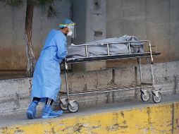 Algunos de los síntomas de COVID-19 a largo plazo son fatiga, dificultad para respirar, tos, dolor de articulaciones y dolor en el pecho. EFE/F. Guasco