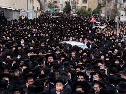 Judíos ultraortodoxos en la procesión del funeral del rabino Meshulam Dovid Soloveichik este domingo en Jerusalén, AFP/M. Kahana