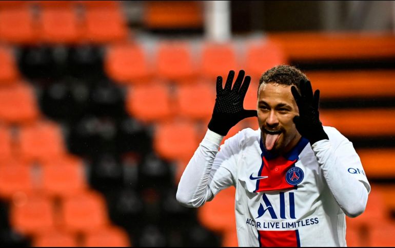 El brasileño Neymar reafirmó su intención de renovar y prolongar su estancia en el París Saint Germain. AFP / D. Meyer