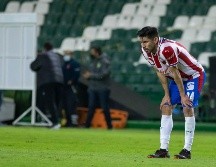 El paso de Oribe Peralta por Chivas no ha sido el mejor, y para muestra de ello, este domingo el atacante cumplió exactamente un año de la última vez que celebrón un gol suyo. Imago7